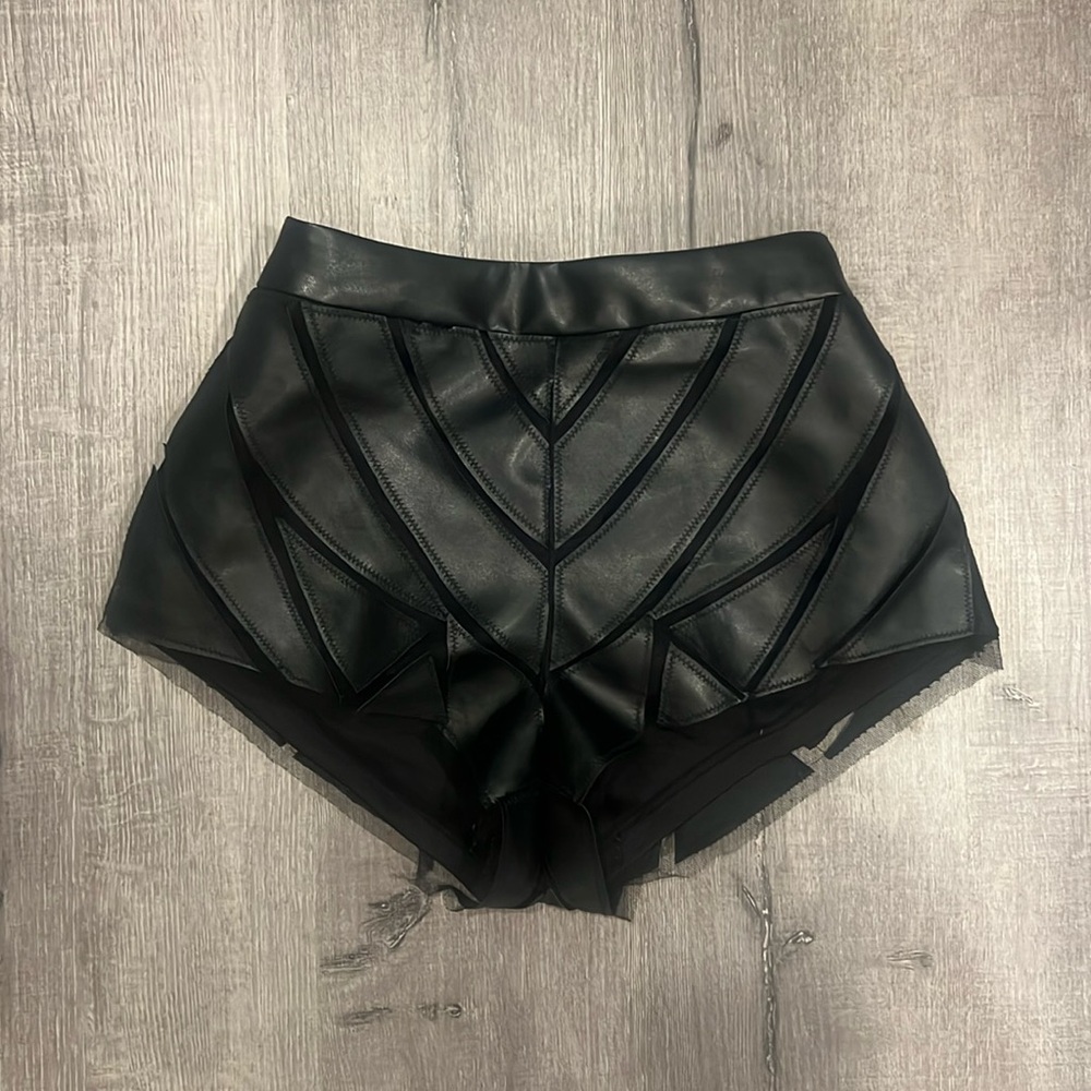 Detailed Ruched Waisted Abstract Shorts